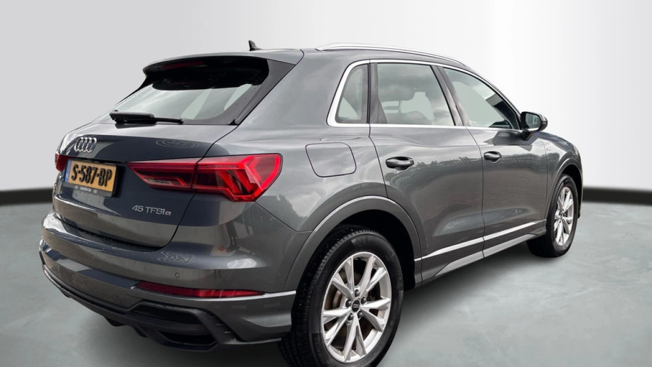 Audi Q3 45 TFSI e 245Pk S Edition / Trekhaak / Camera / PDC V+A