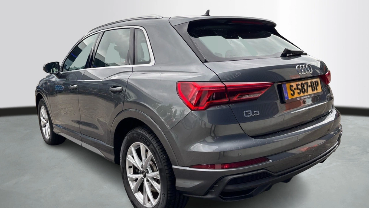 Audi Q3 45 TFSI e 245Pk S Edition / Trekhaak / Camera / PDC V+A