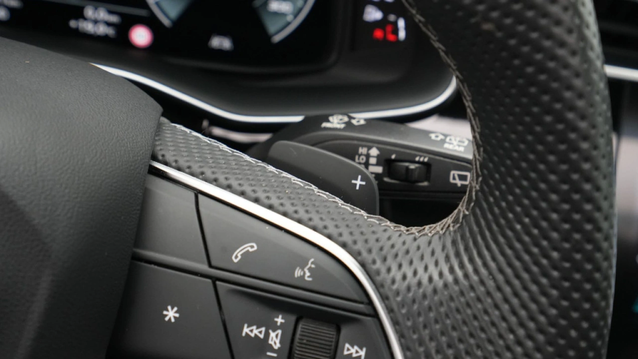 Audi Q8 55 TFSI e 381 pk quattro S-Line