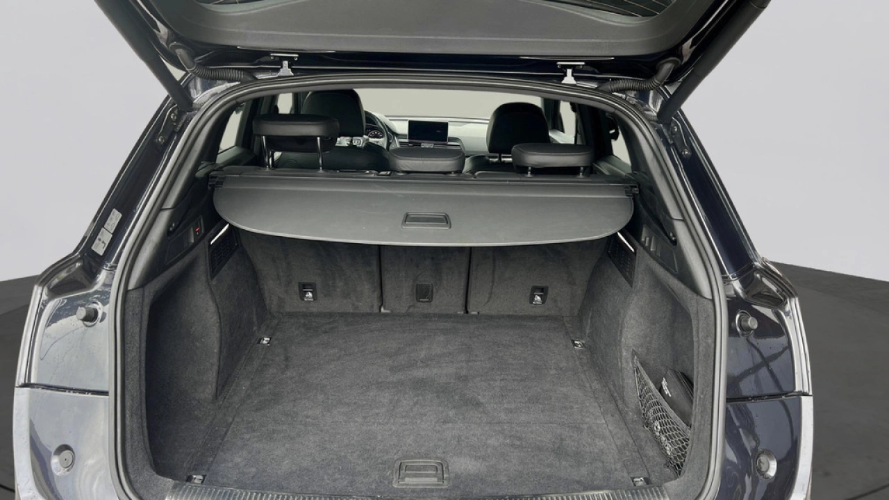 Audi Q5 2.0 TFSI 252pk Quattro S Line Edition / Getint Glas / Wegklapbare Trekhaak / Hill Hold