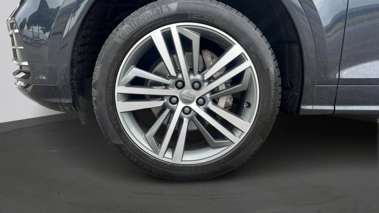 Audi Q5 2.0 TFSI 252pk Quattro S Line Edition / Getint Glas / Wegklapbare Trekhaak / Hill Hold