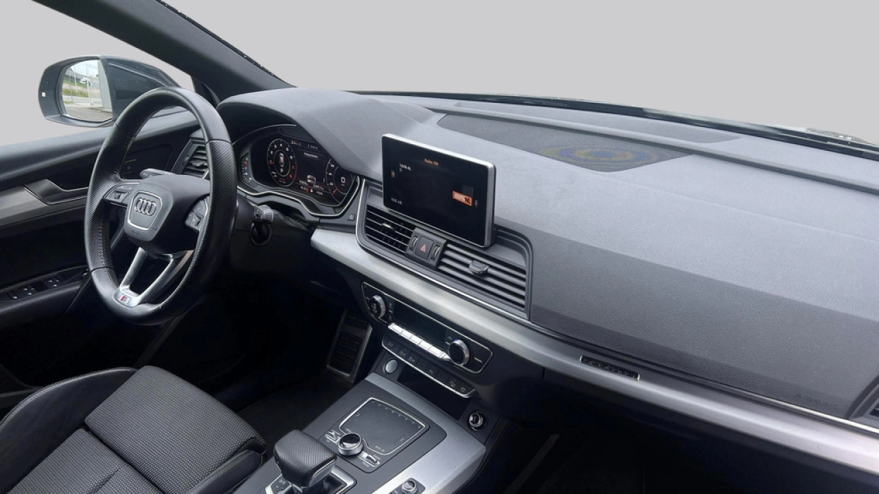 Audi Q5 2.0 TFSI 252pk Quattro S Line Edition / Getint Glas / Wegklapbare Trekhaak / Hill Hold