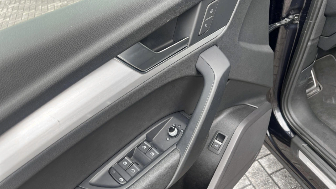 Audi Q5 2.0 TFSI 252pk Quattro S Line Edition / Getint Glas / Wegklapbare Trekhaak / Hill Hold