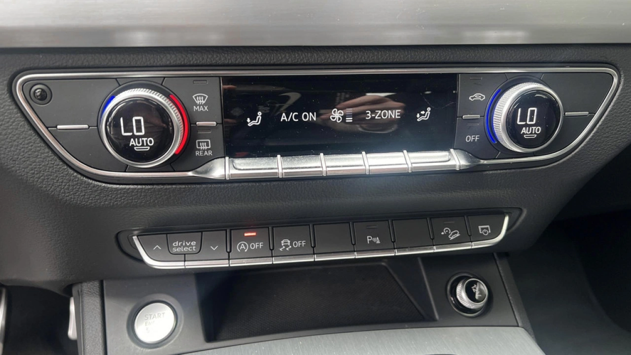 Audi Q5 2.0 TFSI 252pk Quattro S Line Edition / Getint Glas / Wegklapbare Trekhaak / Hill Hold