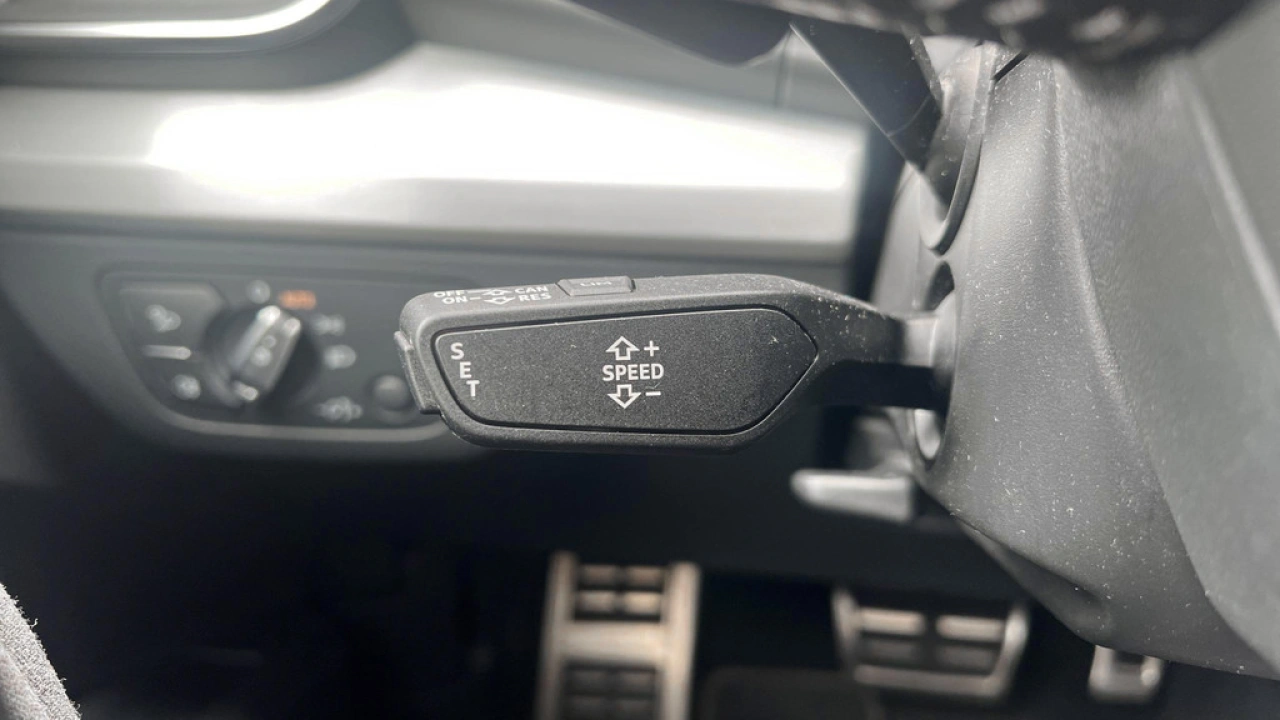 Audi Q5 2.0 TFSI 252pk Quattro S Line Edition / Getint Glas / Wegklapbare Trekhaak / Hill Hold