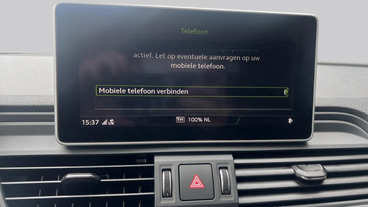 Audi Q5 2.0 TFSI 252pk Quattro S Line Edition / Getint Glas / Wegklapbare Trekhaak / Hill Hold