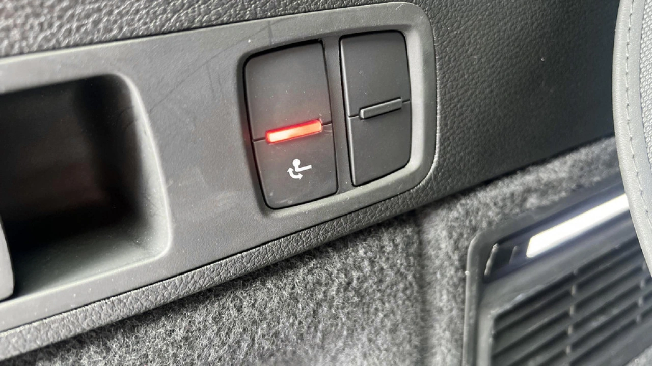 Audi Q5 2.0 TFSI 252pk Quattro S Line Edition / Getint Glas / Wegklapbare Trekhaak / Hill Hold