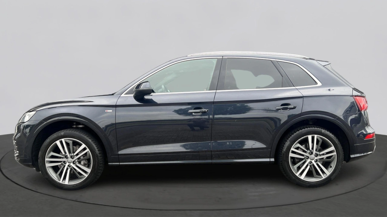 Audi Q5 2.0 TFSI 252pk Quattro S Line Edition / Getint Glas / Wegklapbare Trekhaak / Hill Hold