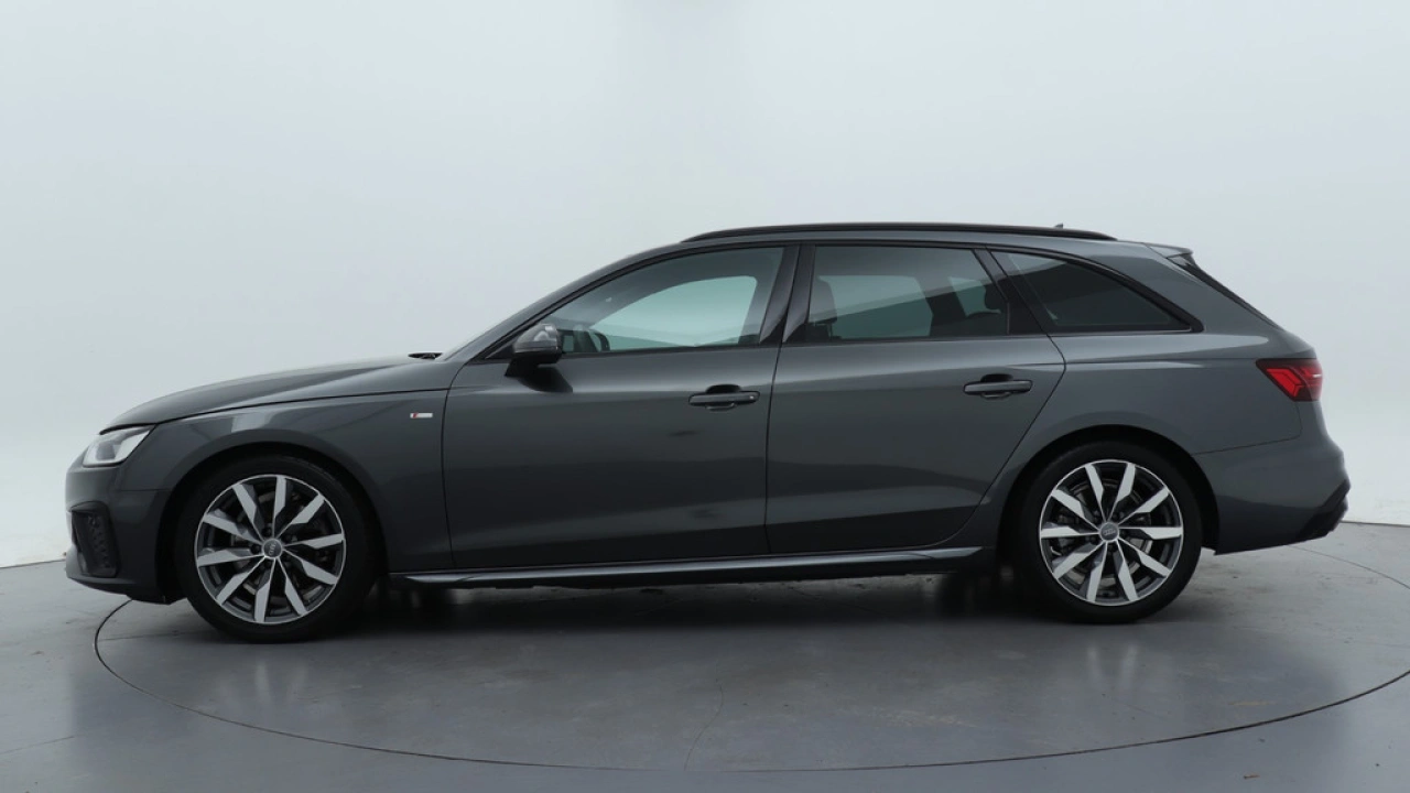 Audi A4 Avant 35 TFSI Launch edition Sport | PDC v+a | Zwart optiek | Carplay | Stoelverwarming |