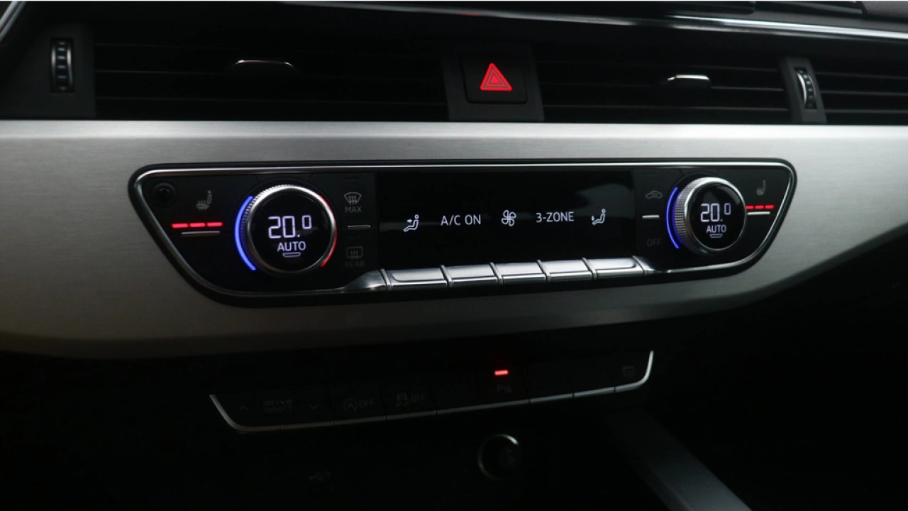 Audi A4 Avant 35 TFSI Launch edition Sport | PDC v+a | Zwart optiek | Carplay | Stoelverwarming |