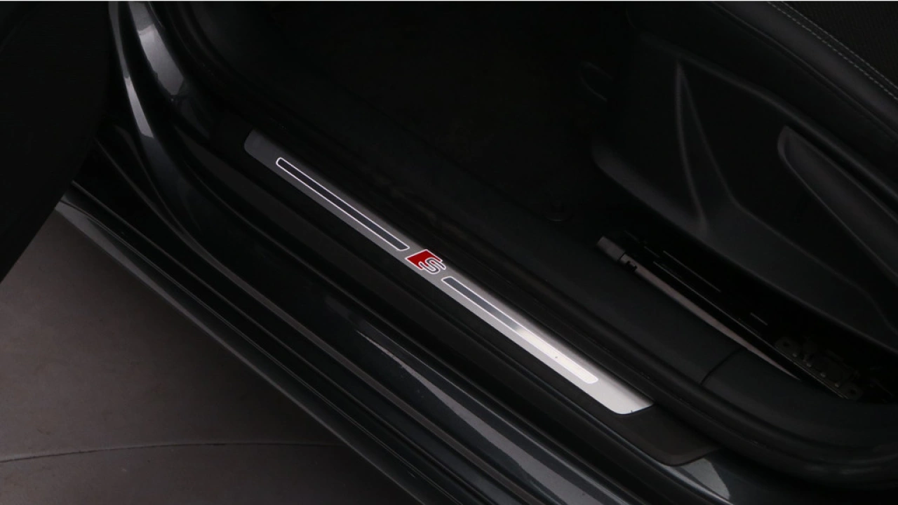 Audi A4 Avant 35 TFSI Launch edition Sport | PDC v+a | Zwart optiek | Carplay | Stoelverwarming |