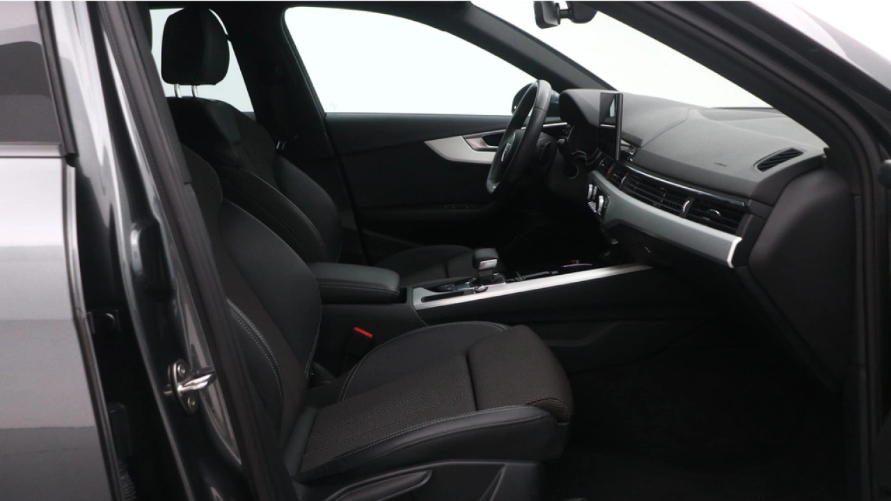 Audi A4 Avant 35 TFSI Launch edition Sport | PDC v+a | Zwart optiek | Carplay | Stoelverwarming |