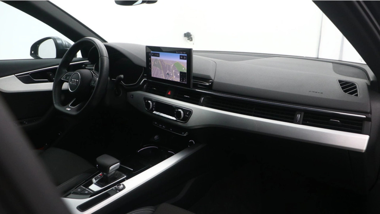 Audi A4 Avant 35 TFSI Launch edition Sport | PDC v+a | Zwart optiek | Carplay | Stoelverwarming |