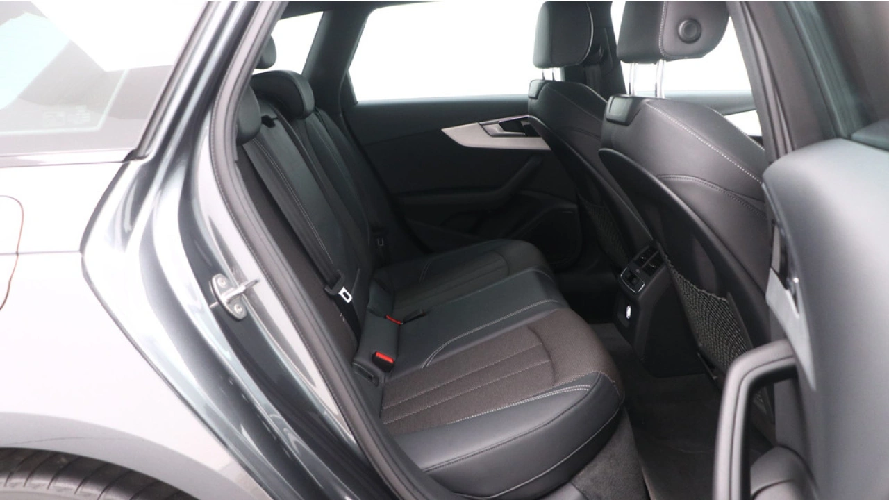 Audi A4 Avant 35 TFSI Launch edition Sport | PDC v+a | Zwart optiek | Carplay | Stoelverwarming |