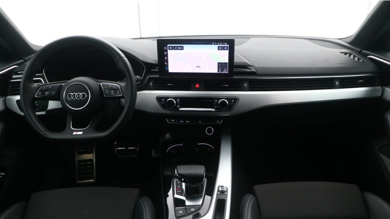 Audi A4 Avant 35 TFSI Launch edition Sport | PDC v+a | Zwart optiek | Carplay | Stoelverwarming |