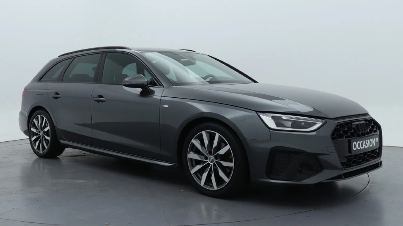 Audi A4 Avant 35 TFSI Launch edition Sport | PDC v+a | Zwart optiek | Carplay | Stoelverwarming |