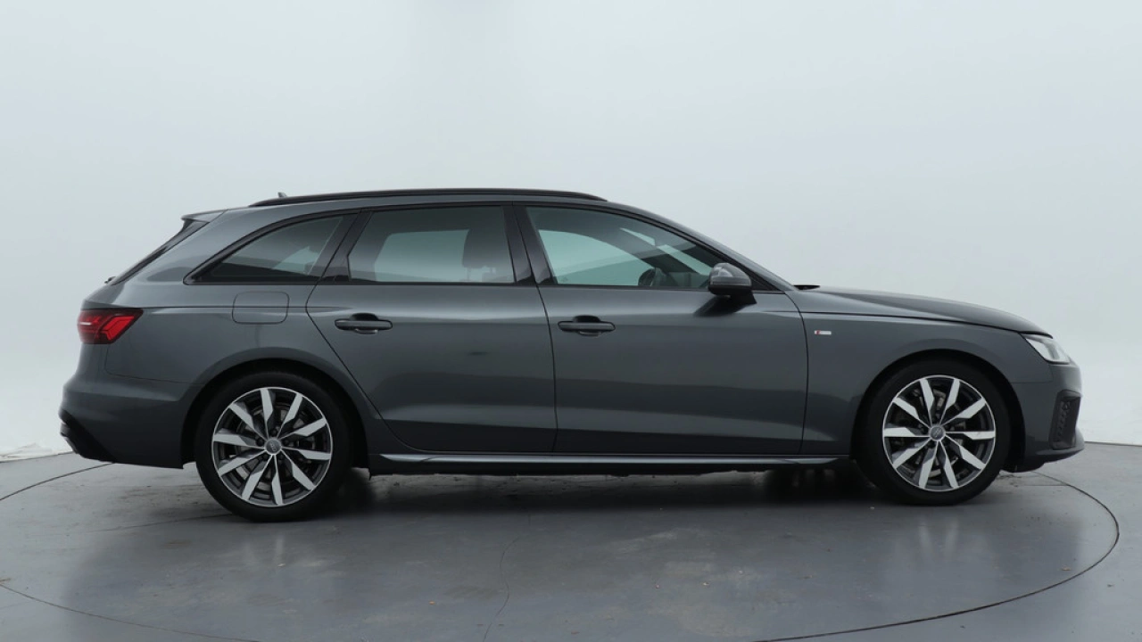 Audi A4 Avant 35 TFSI Launch edition Sport | PDC v+a | Zwart optiek | Carplay | Stoelverwarming |