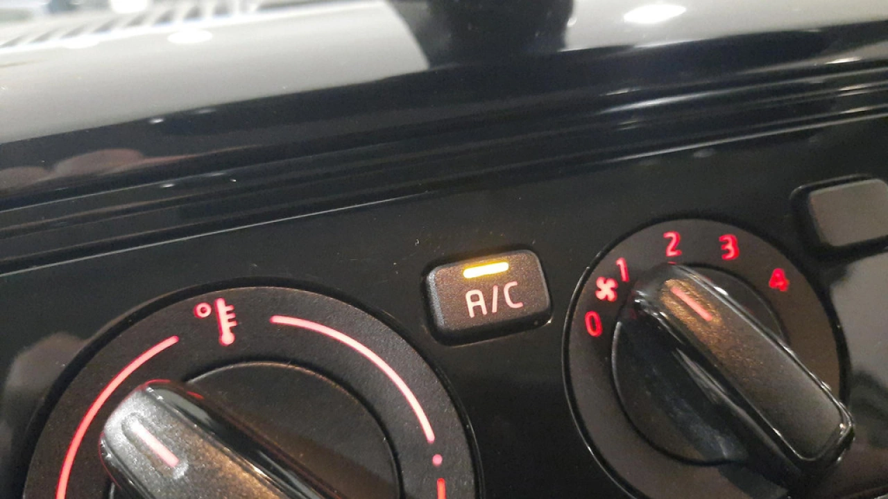 Volkswagen up! 1.0 move up! BlueMotion | Airco | Parkeersensoren | Cruise Control |