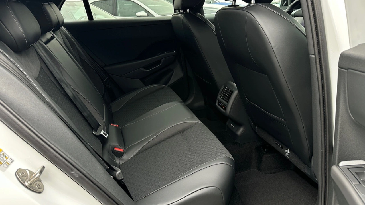 Volkswagen T-Roc 1.5 eTsi 150pk DSG R-Line First Edition