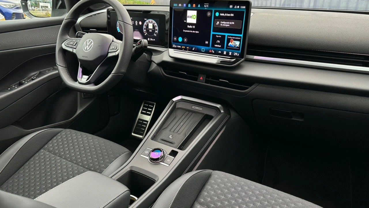 Volkswagen T-Roc 1.5 eTsi 150pk DSG R-Line First Edition