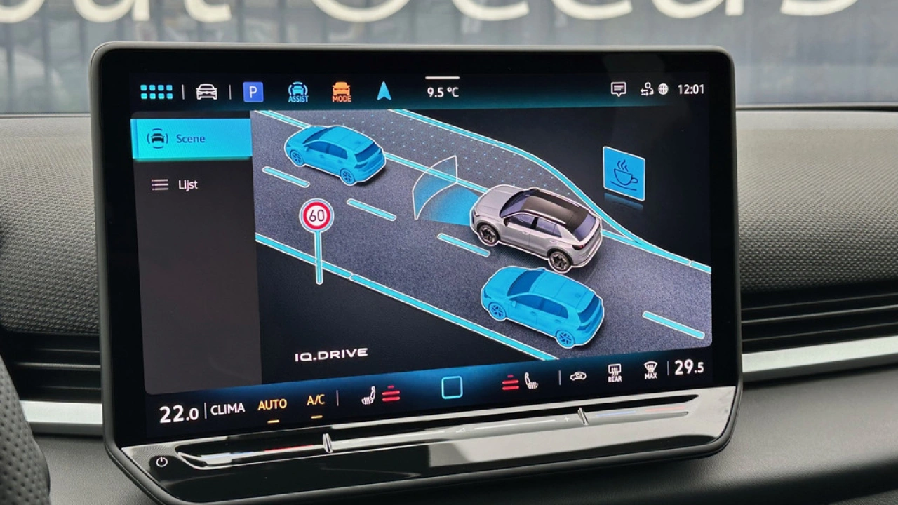 Volkswagen T-Roc 1.5 eTsi 150pk DSG R-Line First Edition