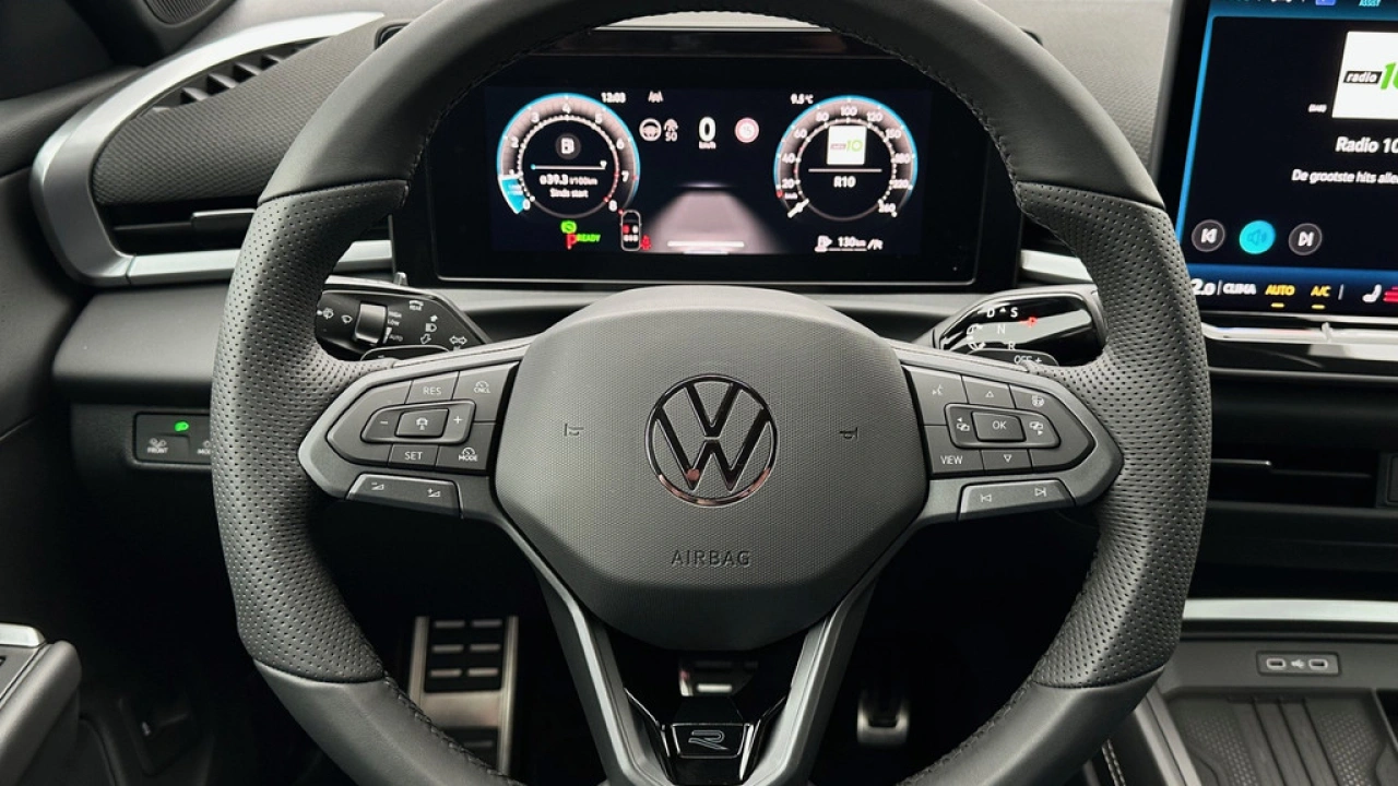 Volkswagen T-Roc 1.5 eTsi 150pk DSG R-Line First Edition