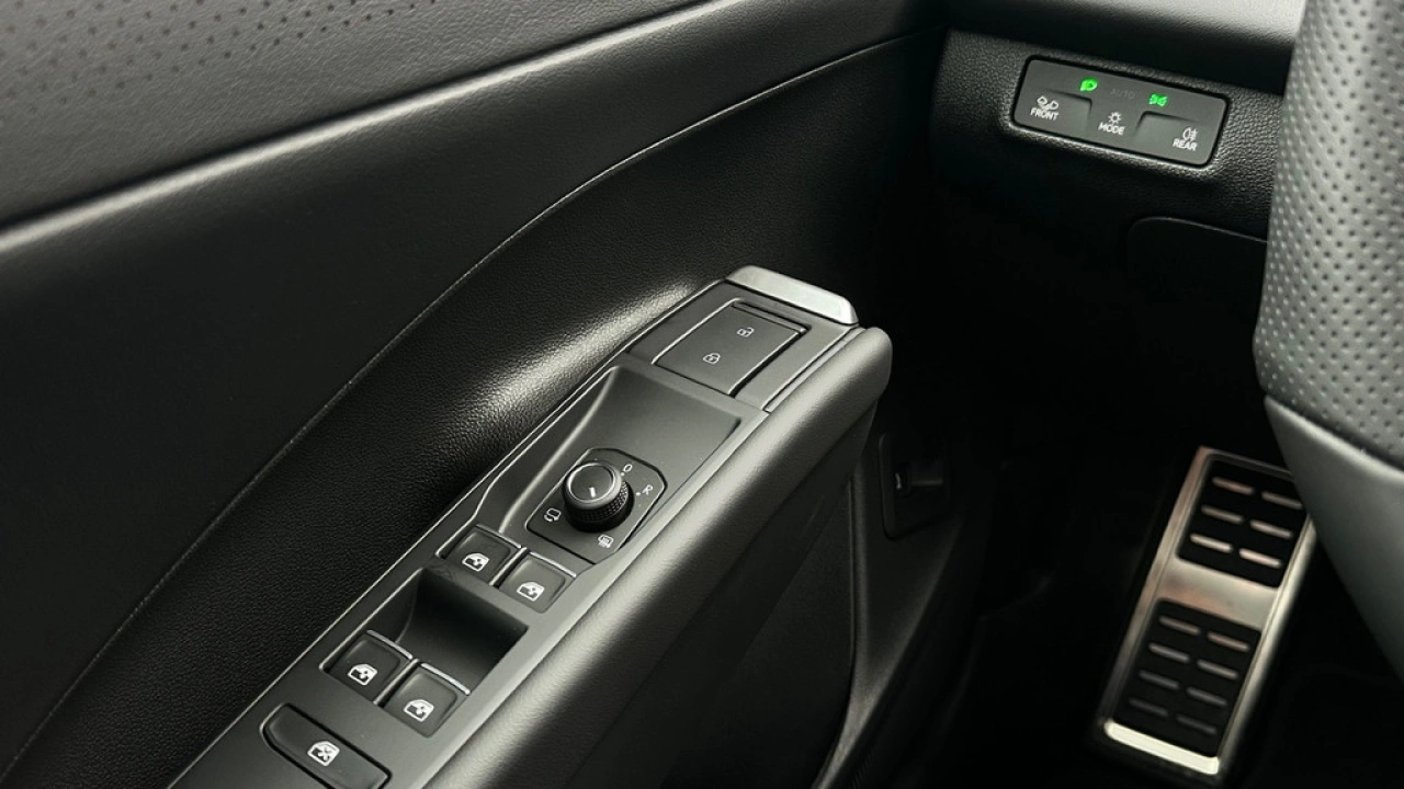 Volkswagen T-Roc 1.5 eTsi 150pk DSG R-Line First Edition