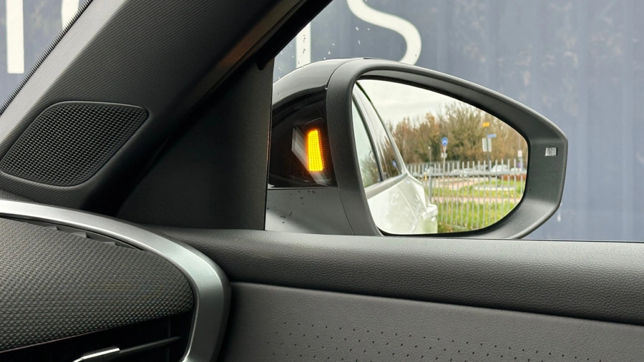 Volkswagen T-Roc 1.5 eTsi 150pk DSG R-Line First Edition