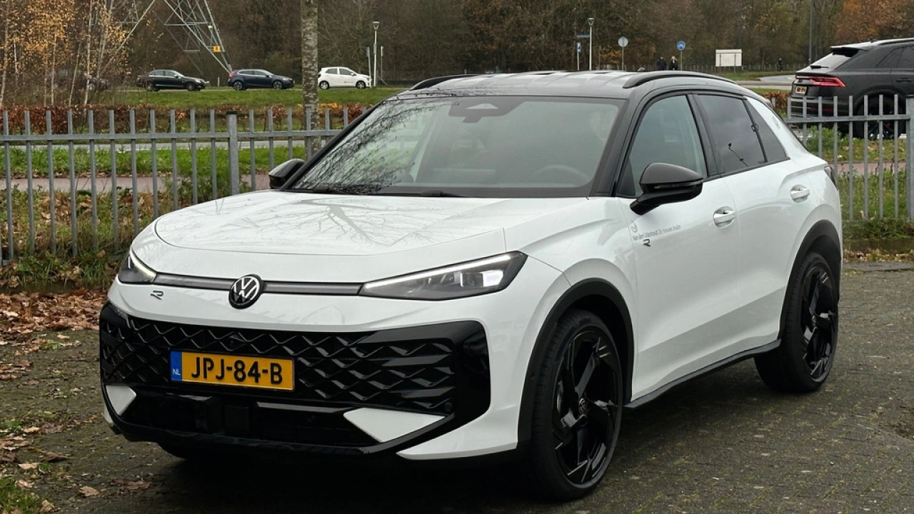 Volkswagen T-Roc 1.5 eTsi 150pk DSG R-Line First Edition