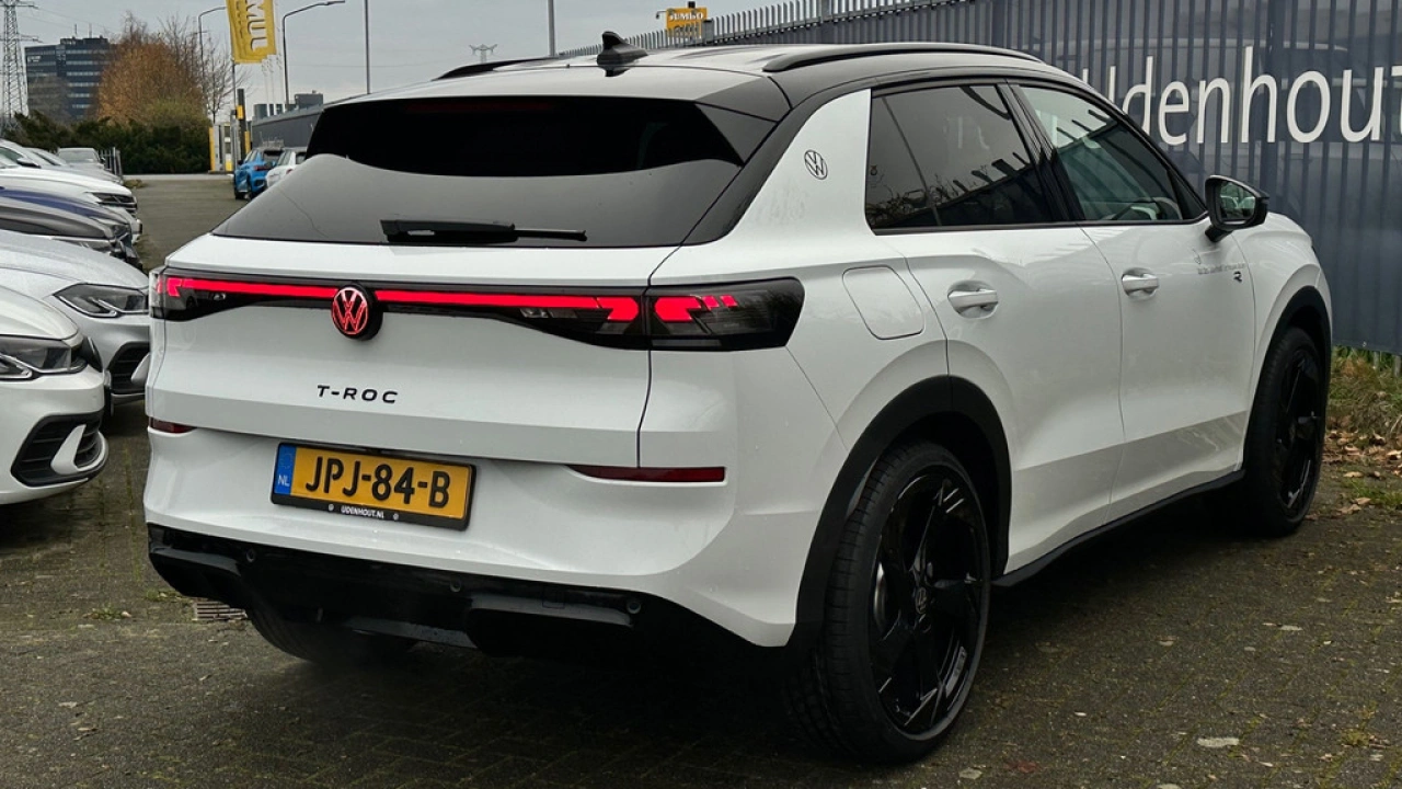Volkswagen T-Roc 1.5 eTsi 150pk DSG R-Line First Edition