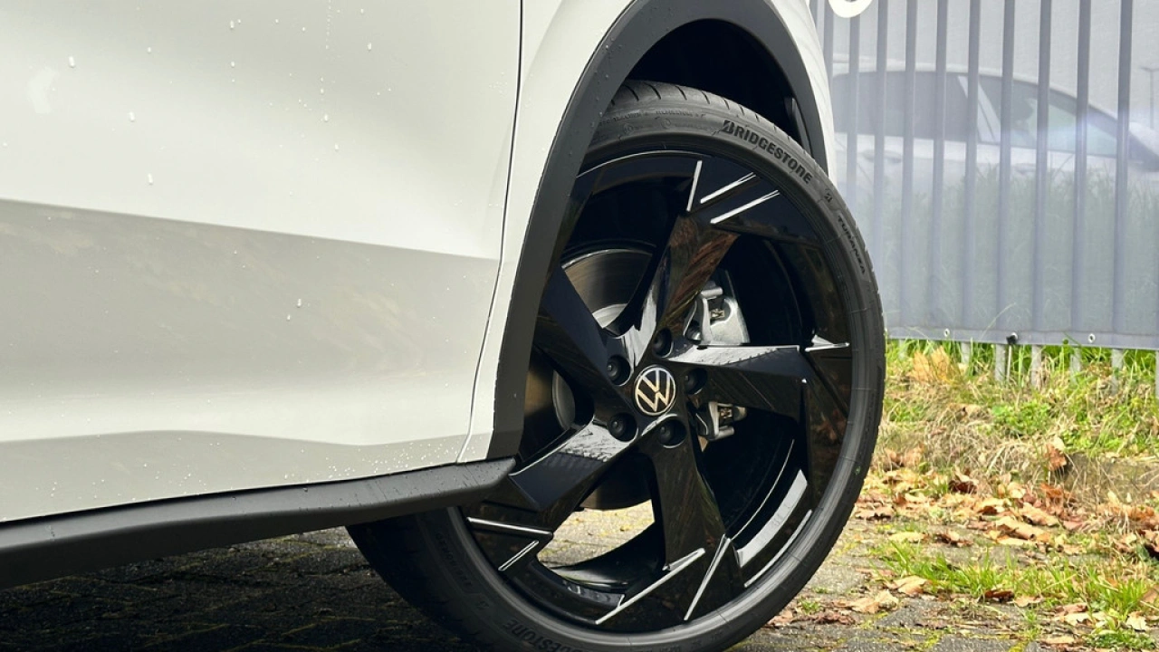 Volkswagen T-Roc 1.5 eTsi 150pk DSG R-Line First Edition