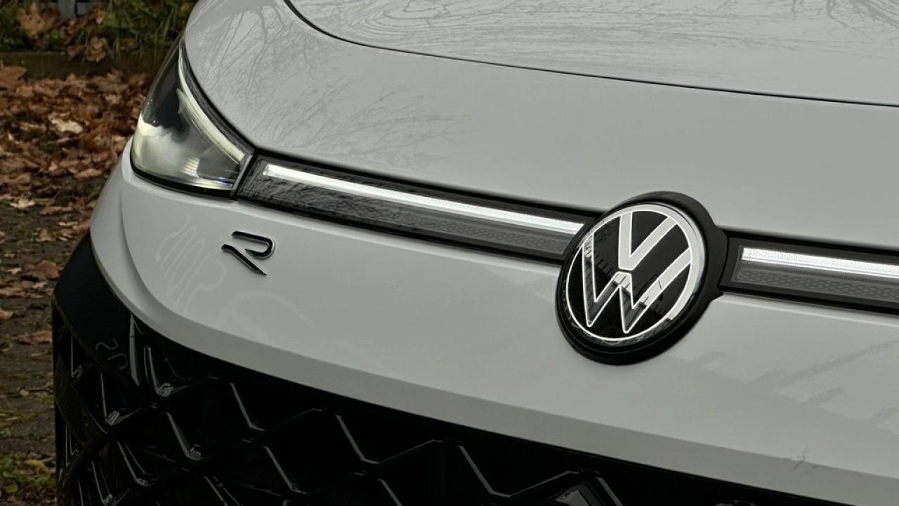 Volkswagen T-Roc 1.5 eTsi 150pk DSG R-Line First Edition