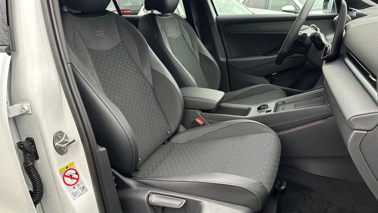 Volkswagen T-Roc 1.5 eTsi 150pk DSG R-Line First Edition