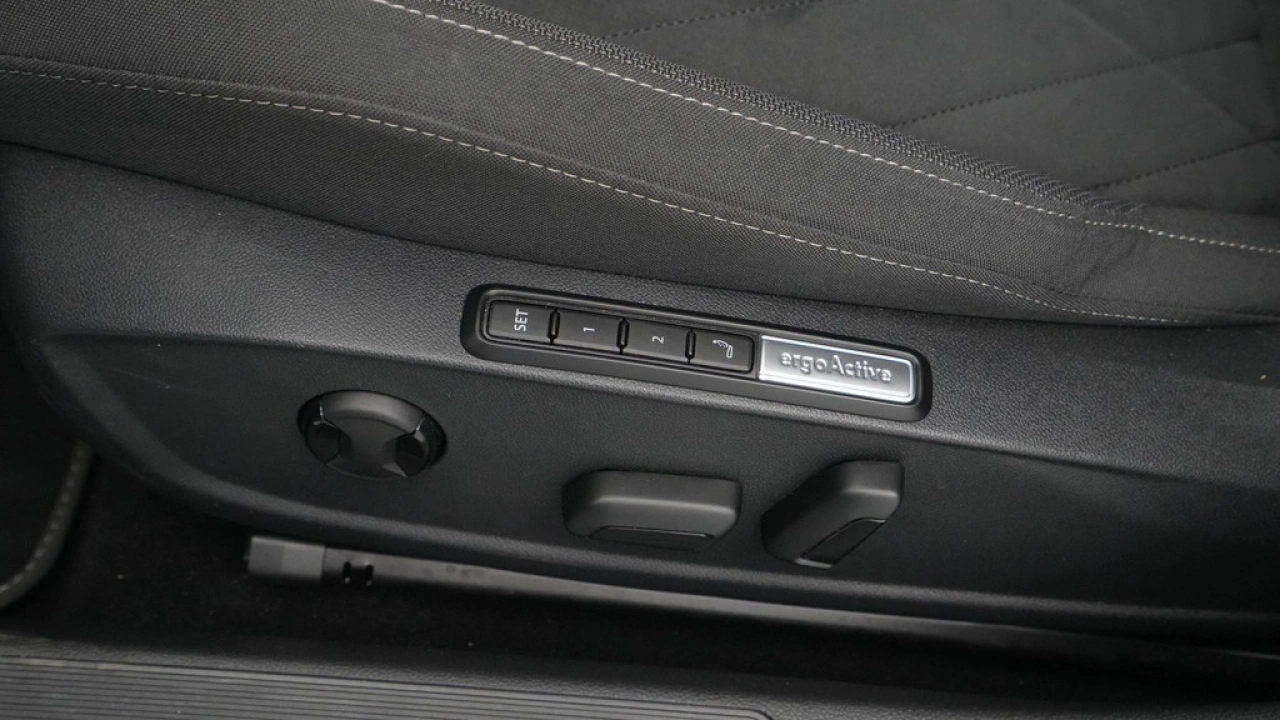 Volkswagen Golf 1.0 eTSI 110pk DSG Life Business