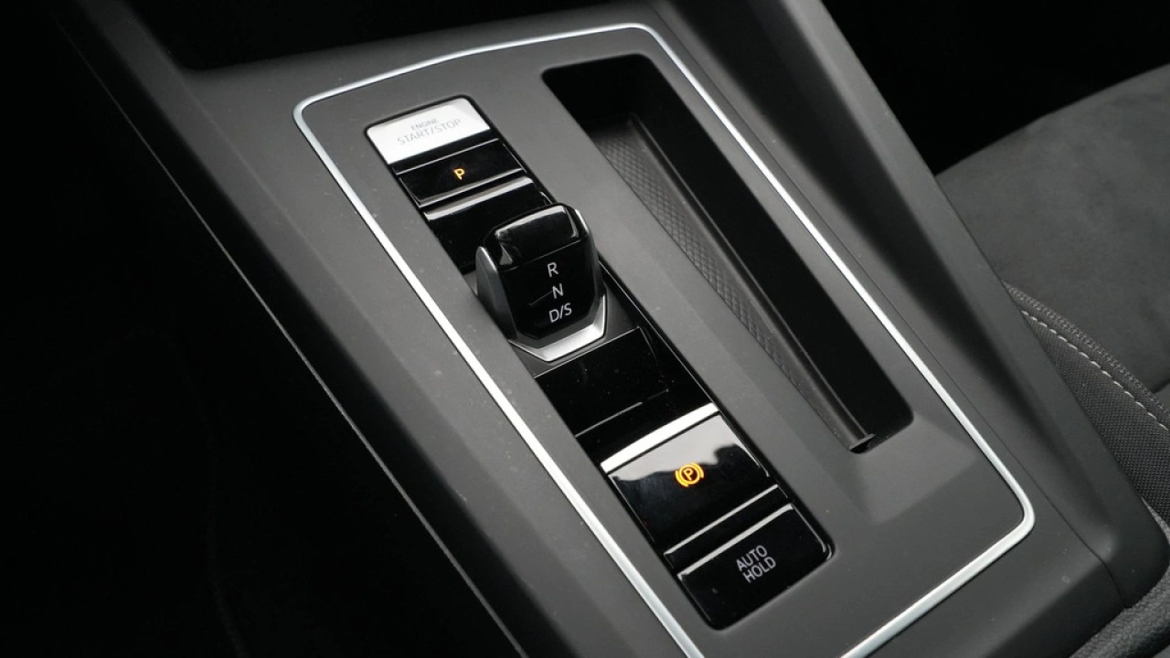 Volkswagen Golf 1.0 eTSI 110pk DSG Life Business