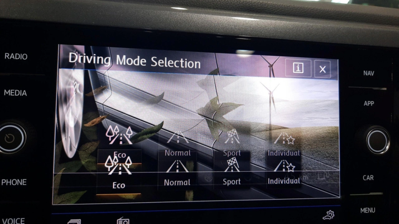 Volkswagen Polo 1.0 TSI Highline R Line Executive Advance