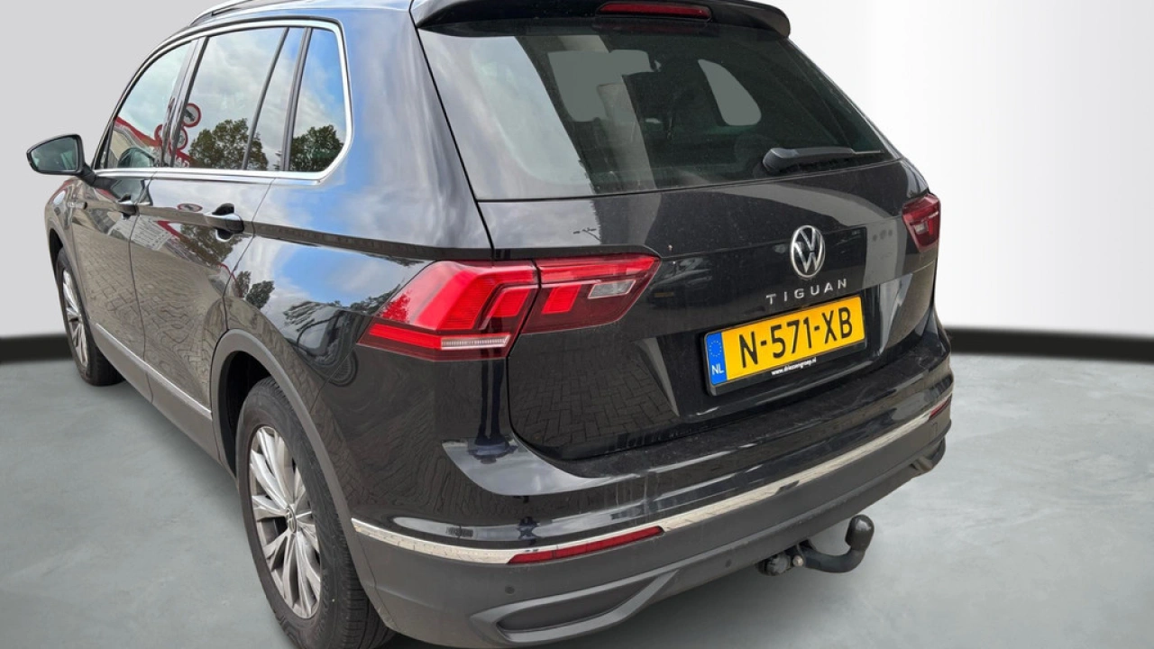 Volkswagen Tiguan 1.5 TSI Life Business | Trekhaak | Camera | Elec. klep | Panoramadak