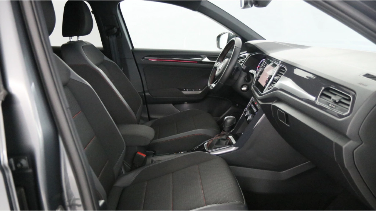 Volkswagen T-Roc 1.5 TSI 150pk DSG Sport Navi LED Trekhaak