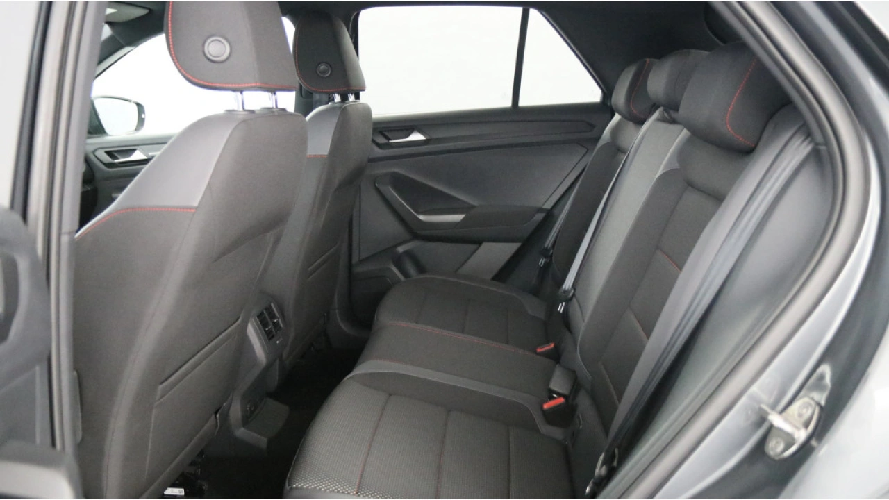 Volkswagen T-Roc 1.5 TSI 150pk DSG Sport Navi LED Trekhaak