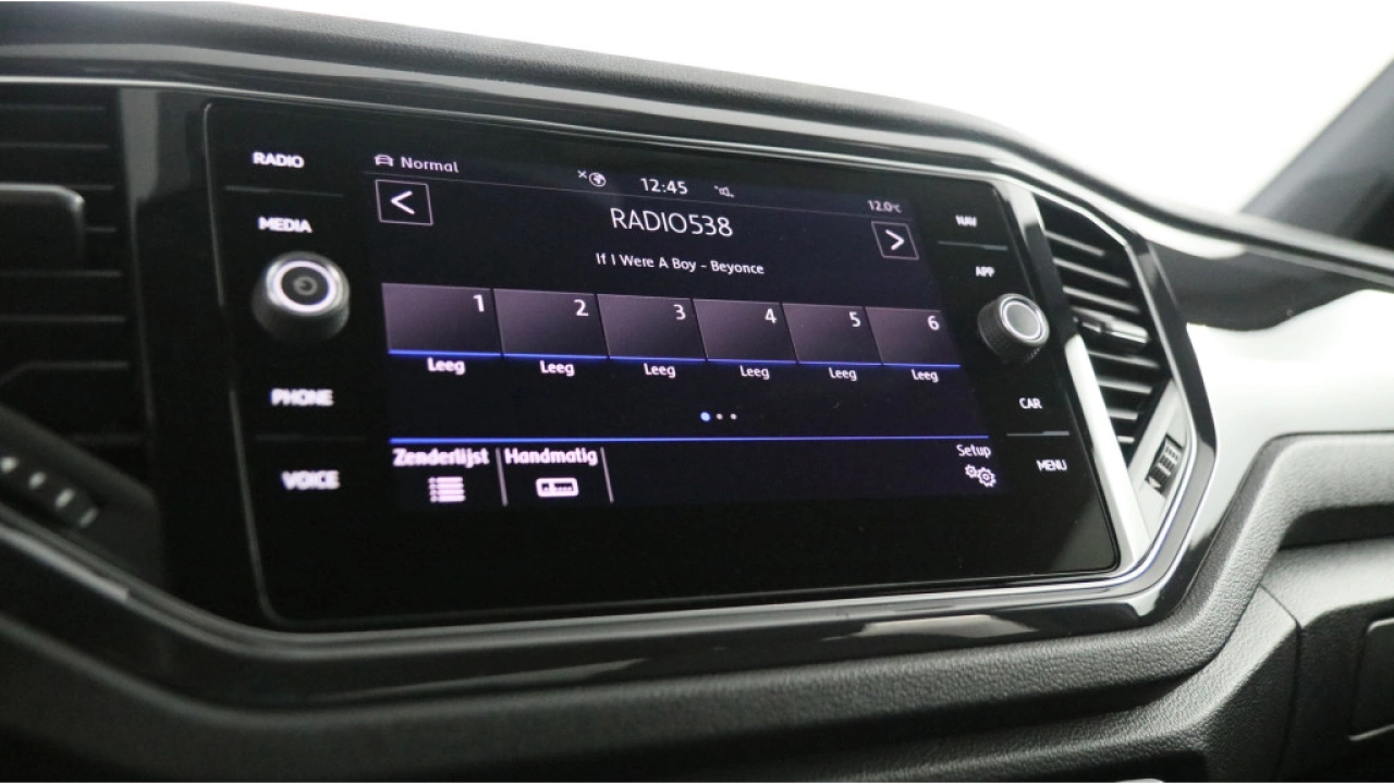 Volkswagen T-Roc 1.5 TSI 150pk DSG Sport Navi LED Trekhaak