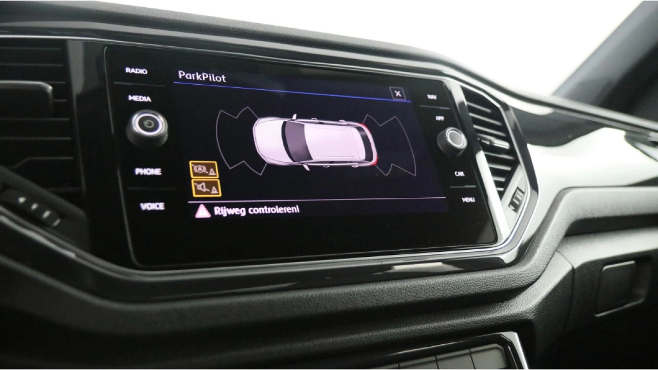 Volkswagen T-Roc 1.5 TSI 150pk DSG Sport Navi LED Trekhaak