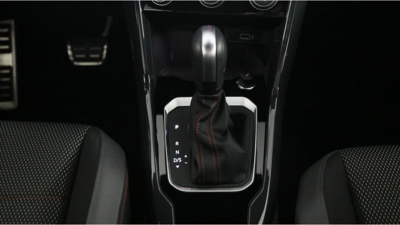 Volkswagen T-Roc 1.5 TSI 150pk DSG Sport Navi LED Trekhaak