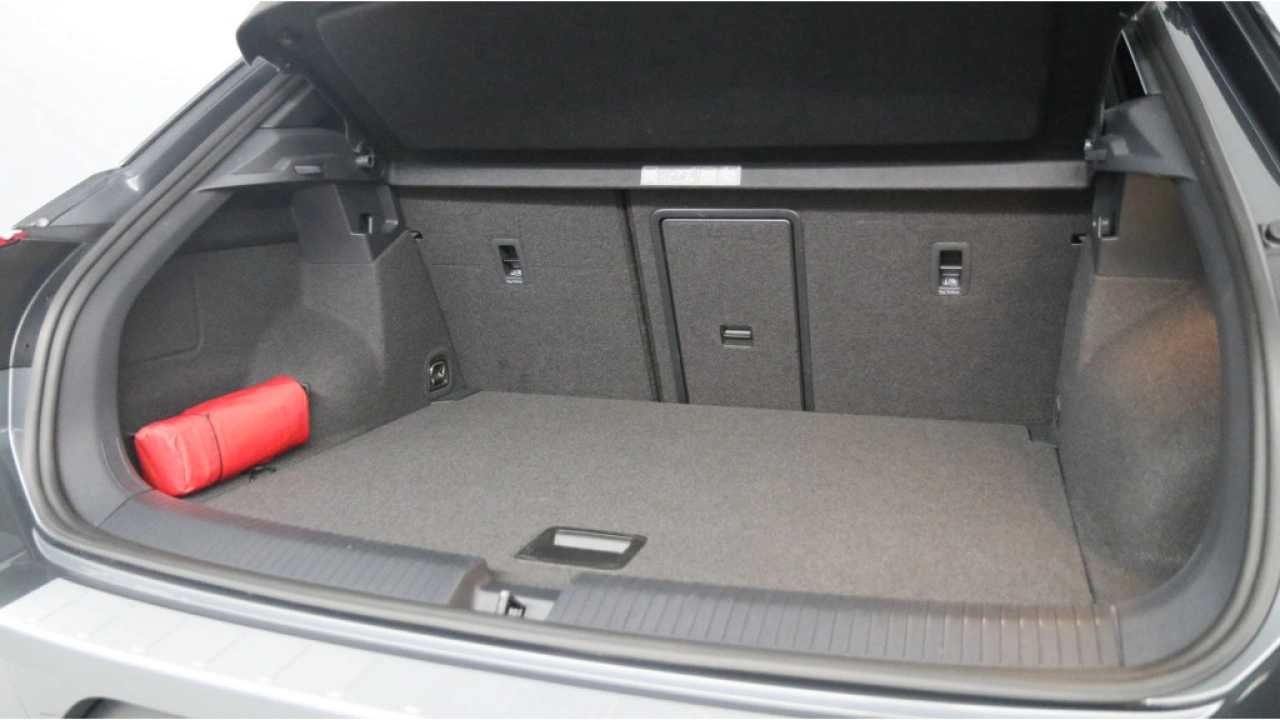 Volkswagen T-Roc 1.5 TSI 150pk DSG Sport Navi LED Trekhaak