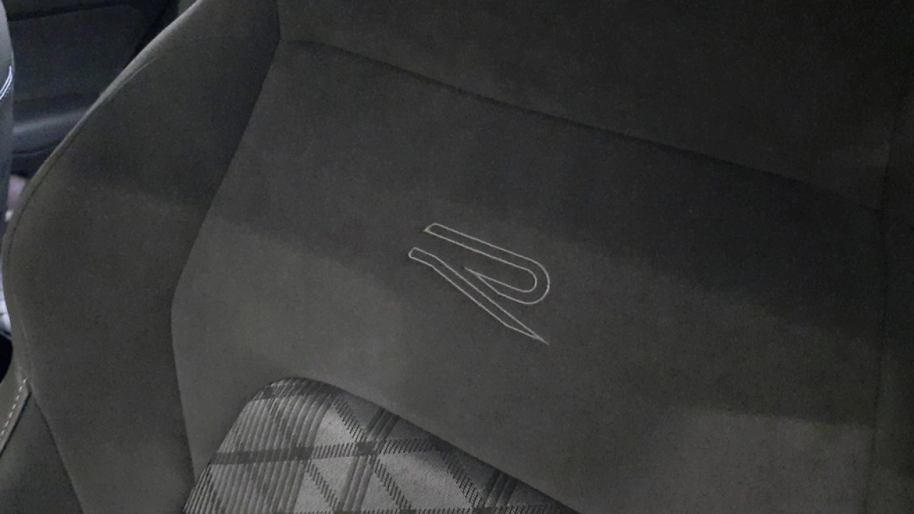 Volkswagen Golf 1.5 eTSI Automaat R-Line Edition | Demo | LED Matrix | 18