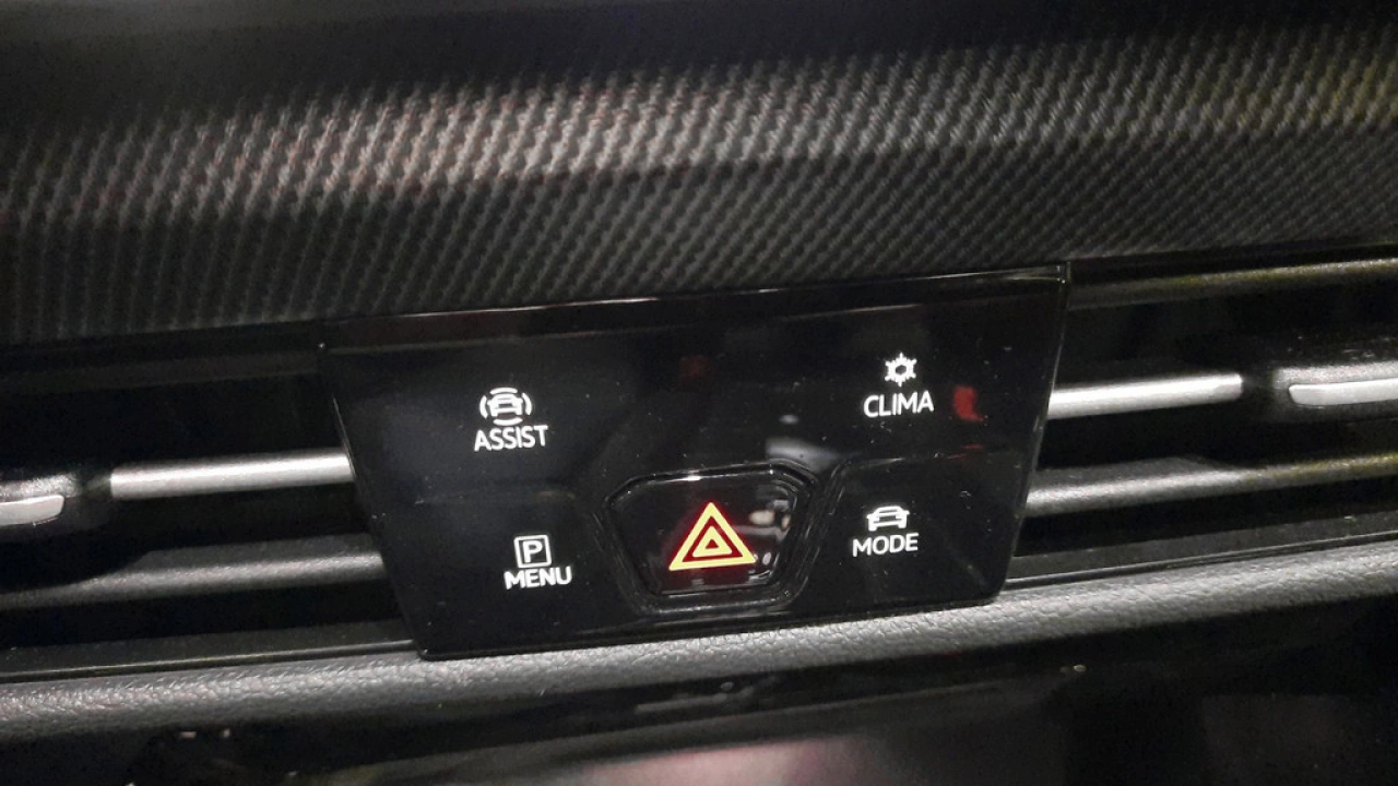 Volkswagen Golf 1.5 eTSI Automaat R-Line Edition | Demo | LED Matrix | 18