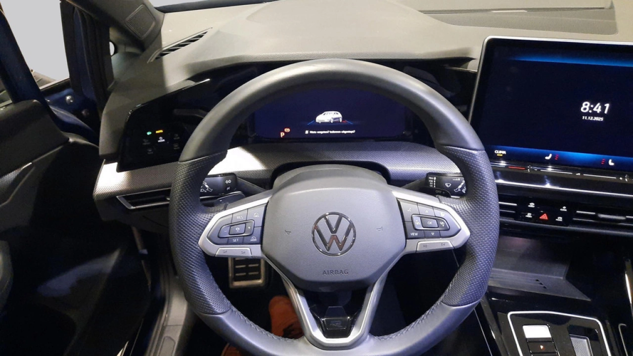 Volkswagen Golf 1.5 eTSI Automaat R-Line Edition | Demo | LED Matrix | 18