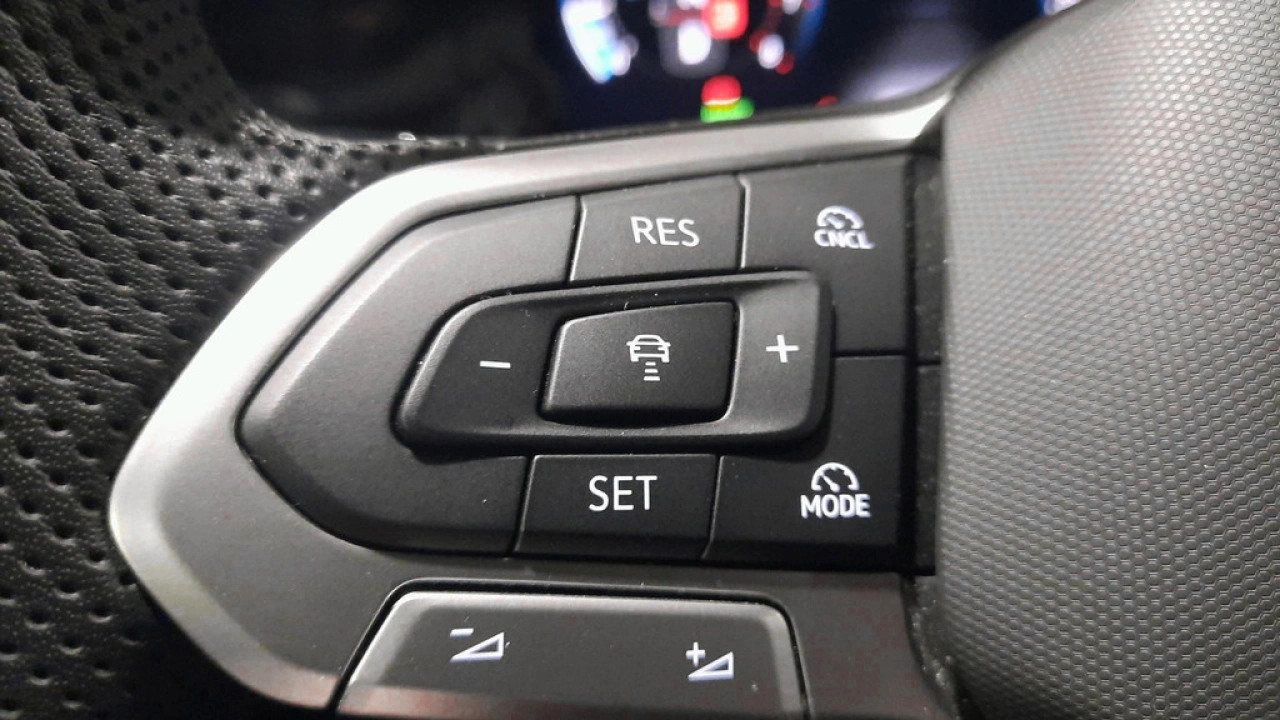 Volkswagen Golf 1.5 eTSI Automaat R-Line Edition | Demo | LED Matrix | 18