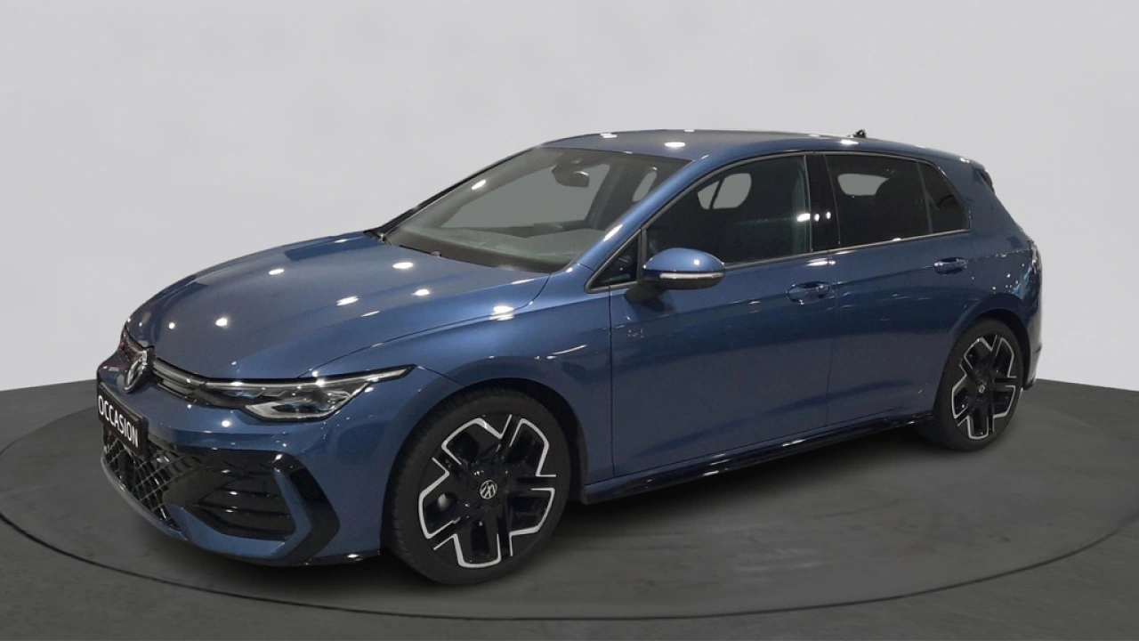 Volkswagen Golf 1.5 eTSI Automaat R-Line Edition | Demo | LED Matrix | 18