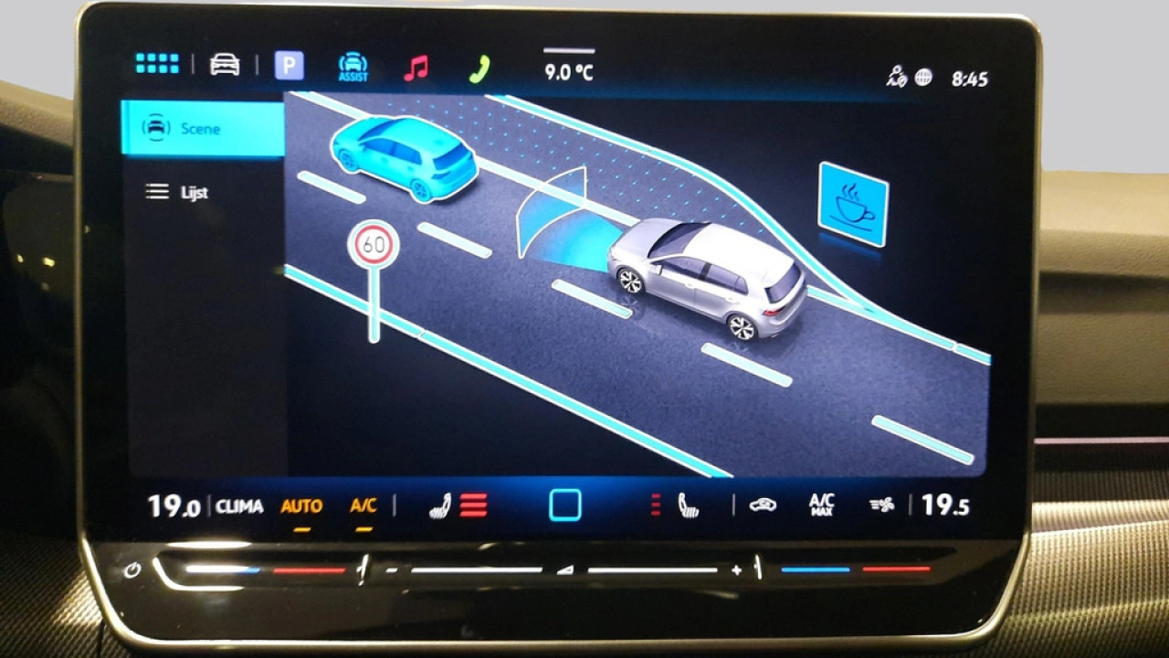 Volkswagen Golf 1.5 eTSI Automaat R-Line Edition | Demo | LED Matrix | 18