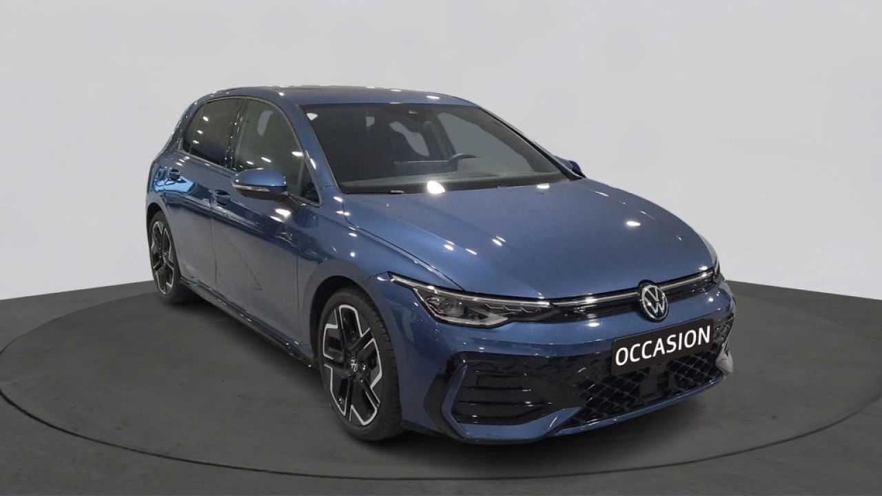 Volkswagen Golf 1.5 eTSI Automaat R-Line Edition | Demo | LED Matrix | 18